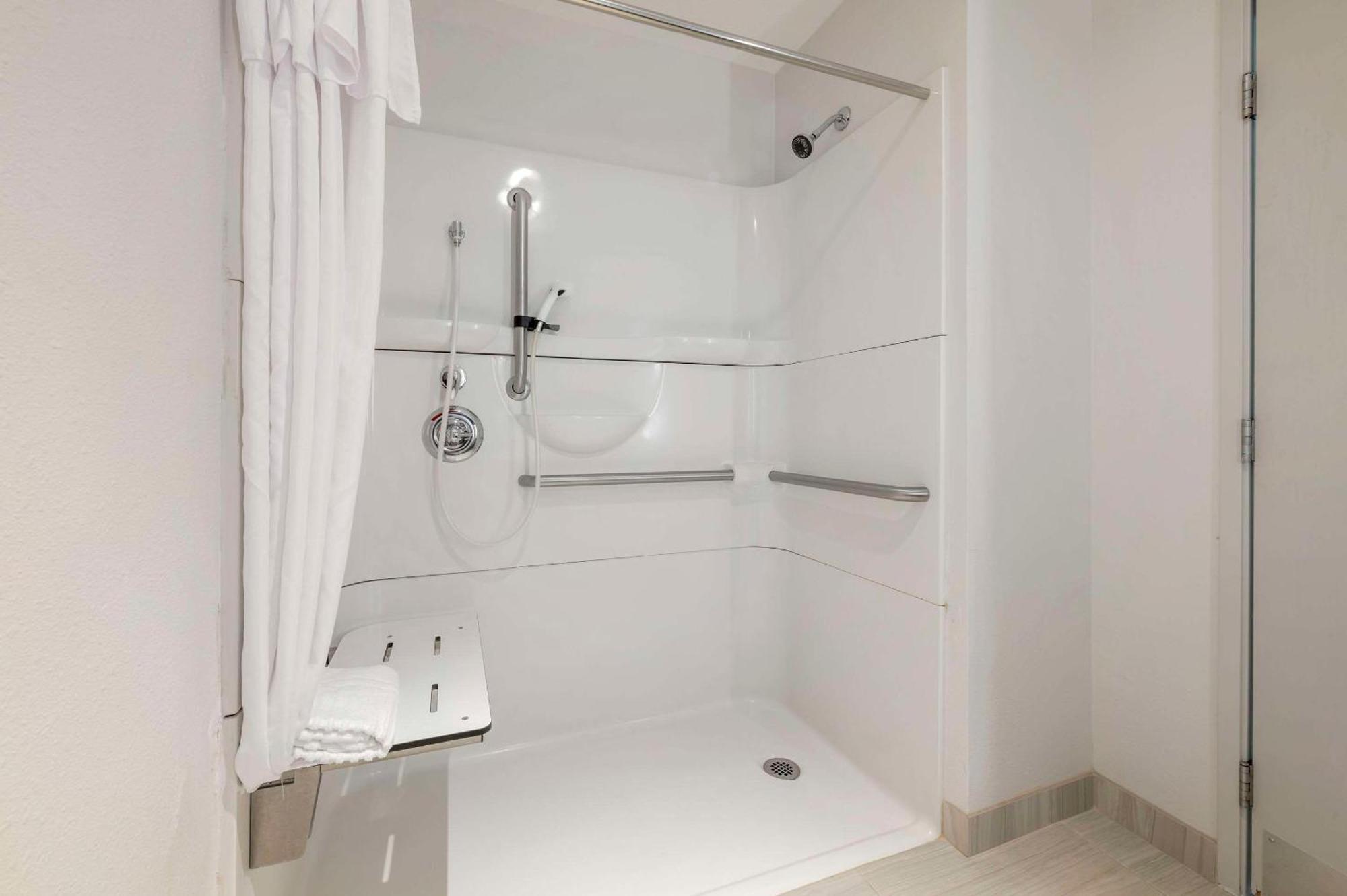 Comfort Inn Edinburgh - Columbus Eksteriør bilde