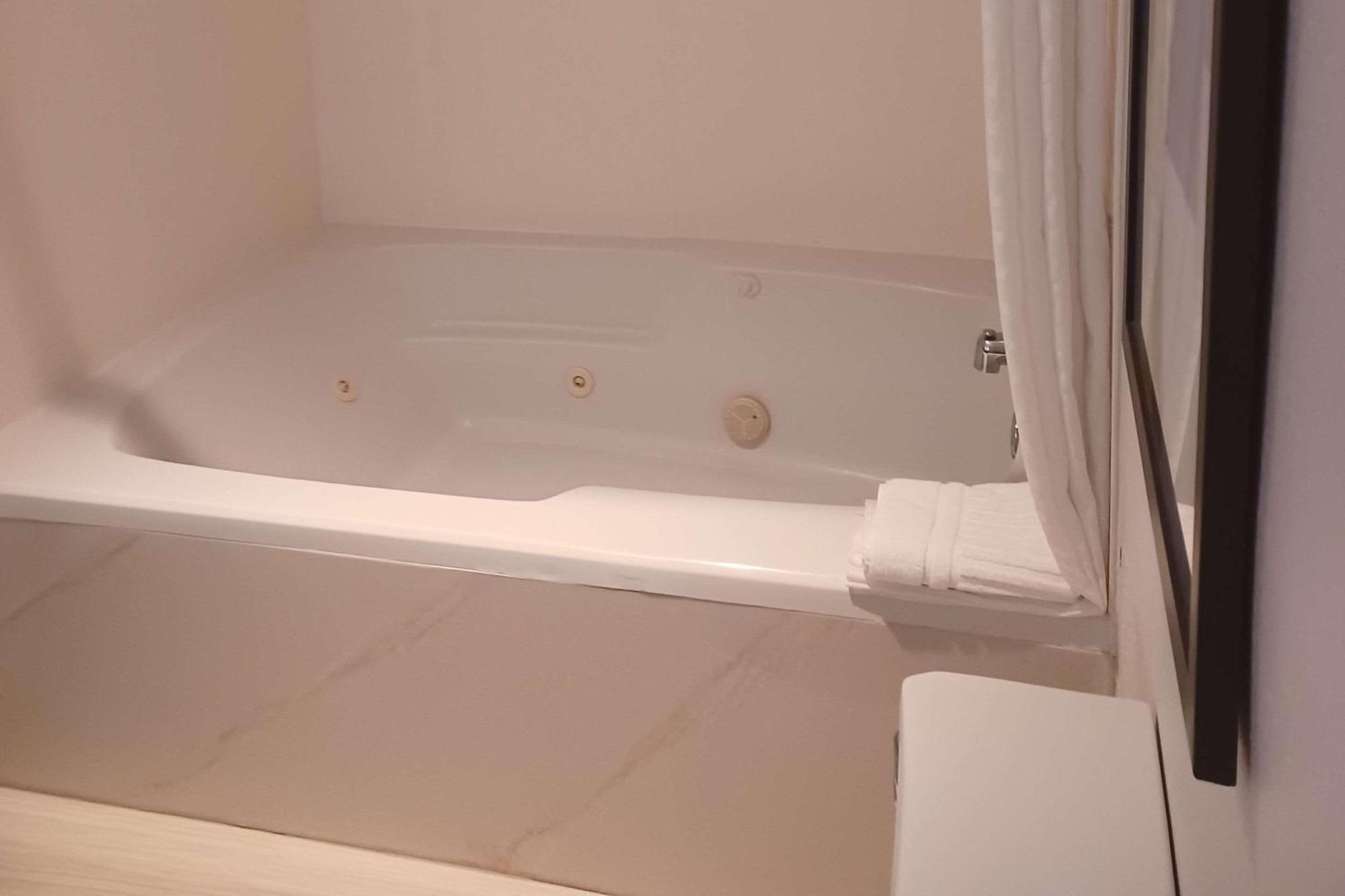Comfort Inn Edinburgh - Columbus Eksteriør bilde